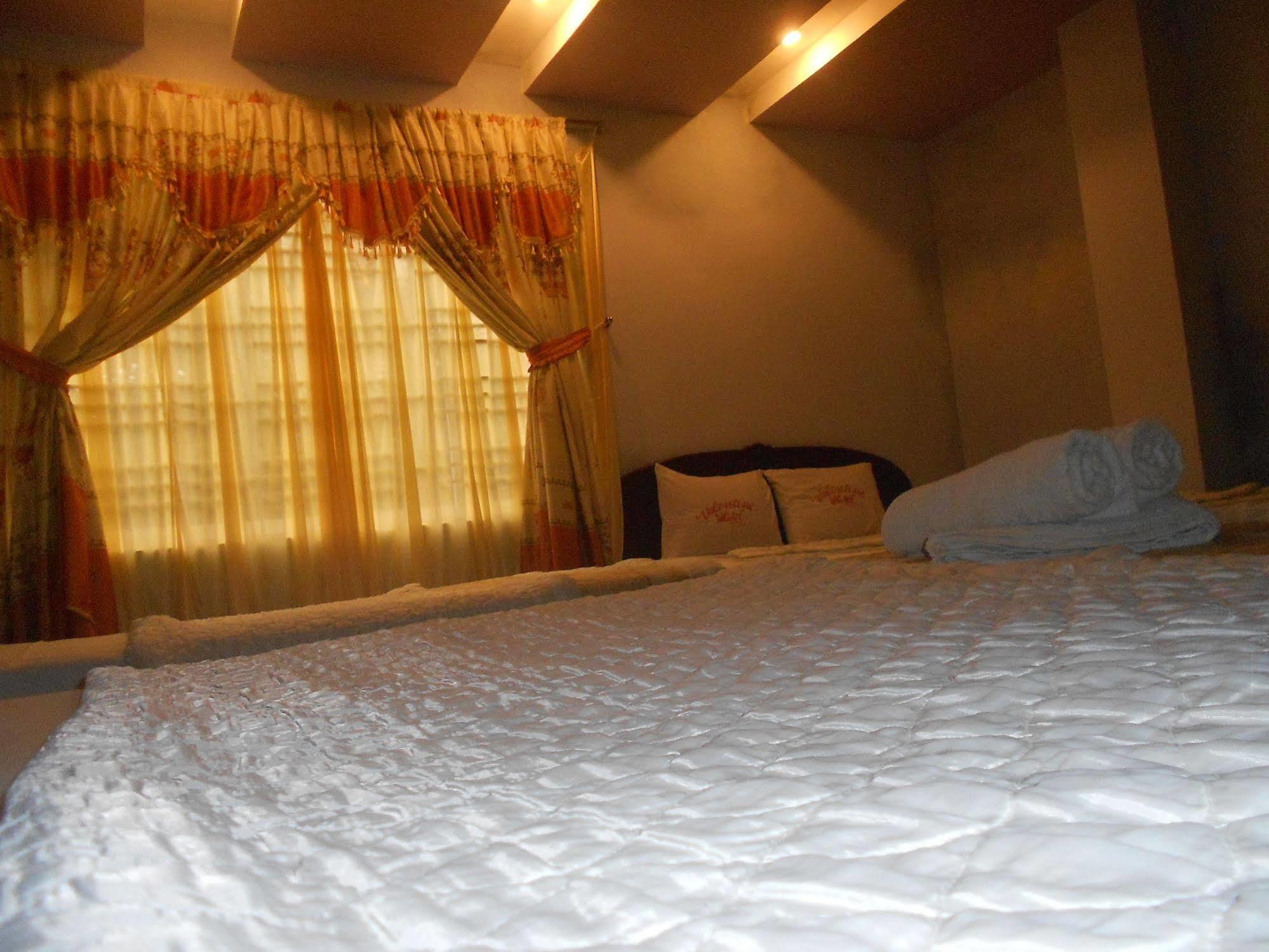 Valentine Hotel Хюэ Экстерьер фото